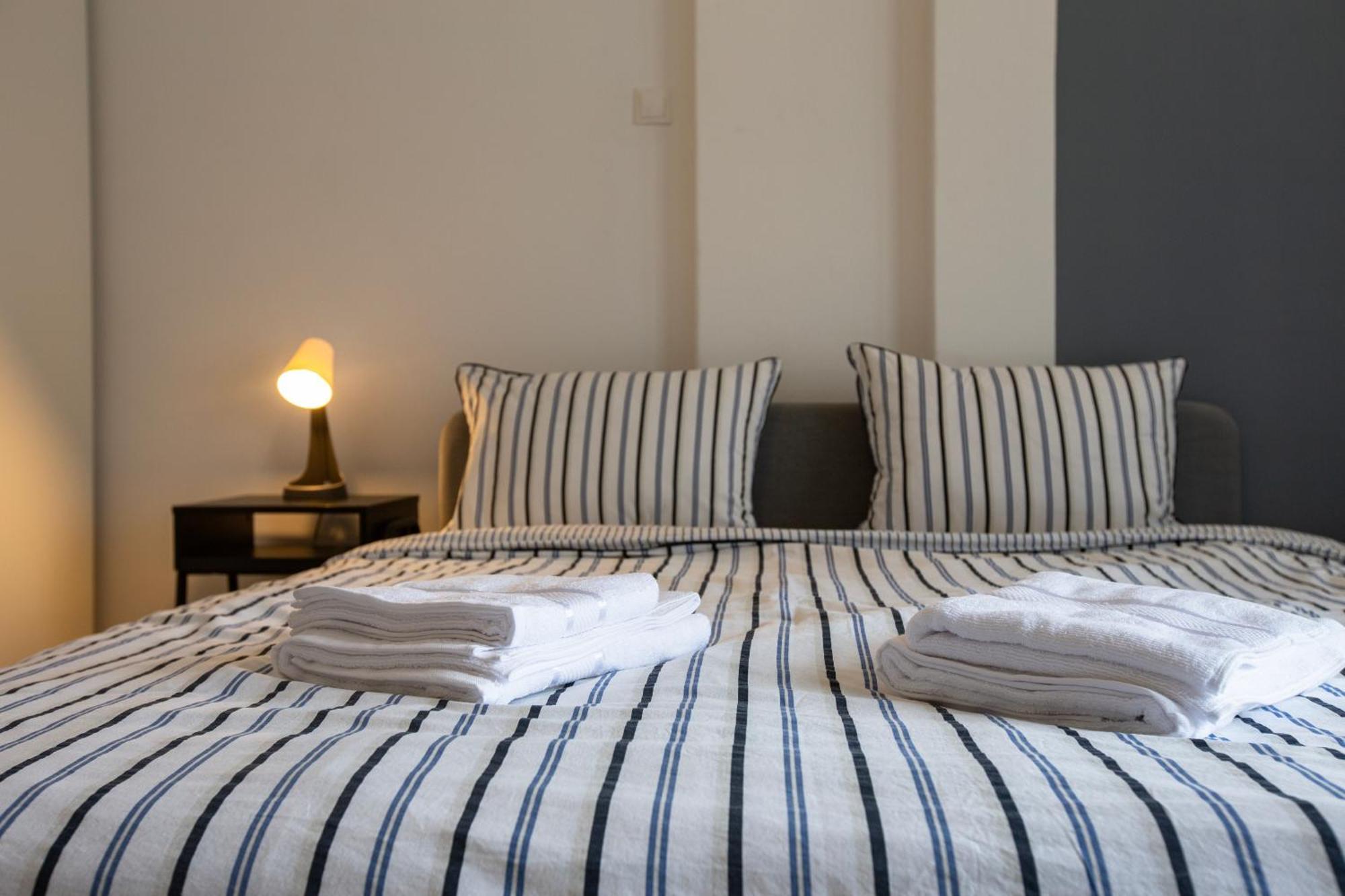 Ultracentral Hong Kong 3 Bdrm Apartment บูคาเรสต์ ภายนอก รูปภาพ