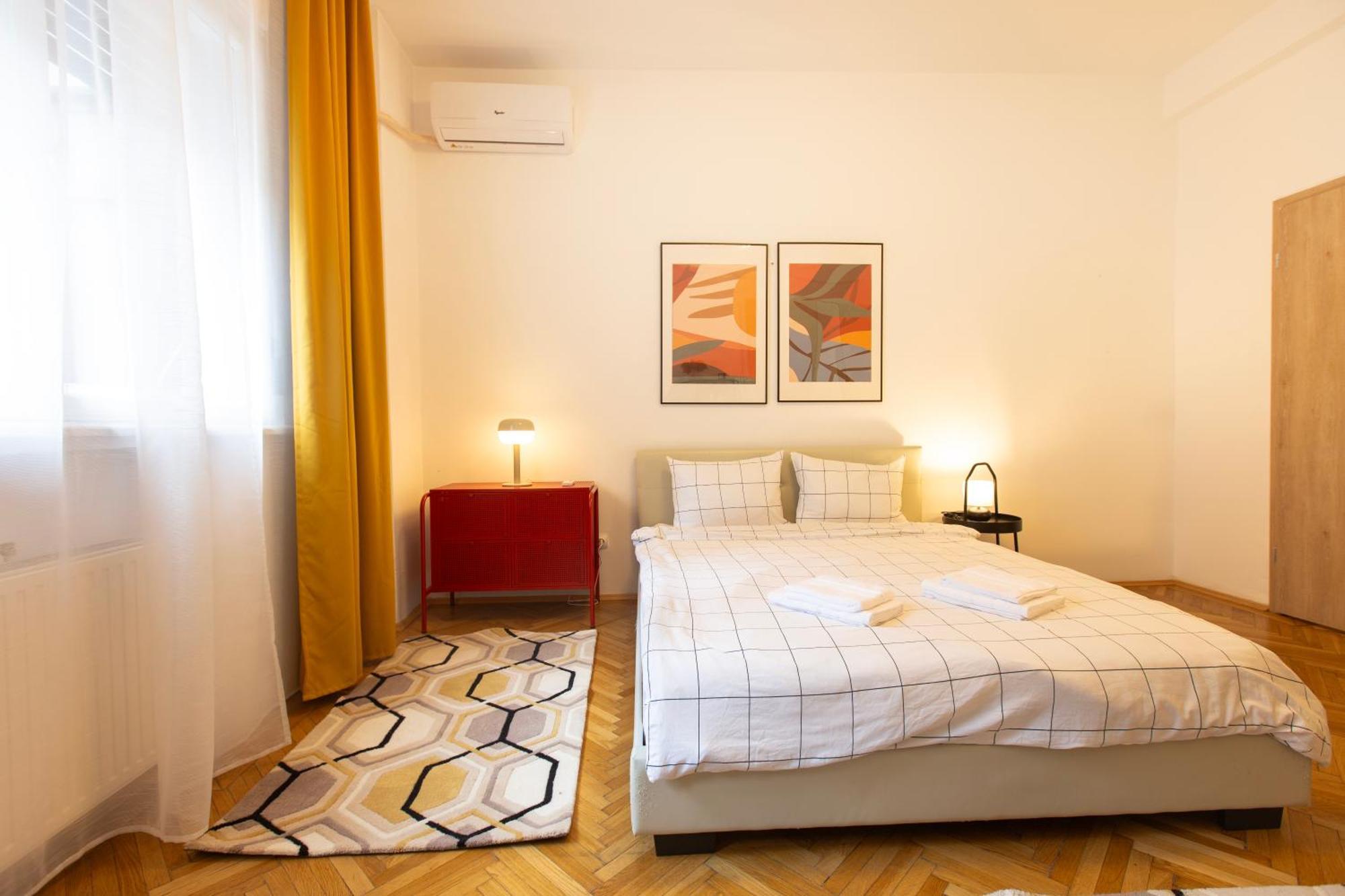 Ultracentral Hong Kong 3 Bdrm Apartment บูคาเรสต์ ภายนอก รูปภาพ