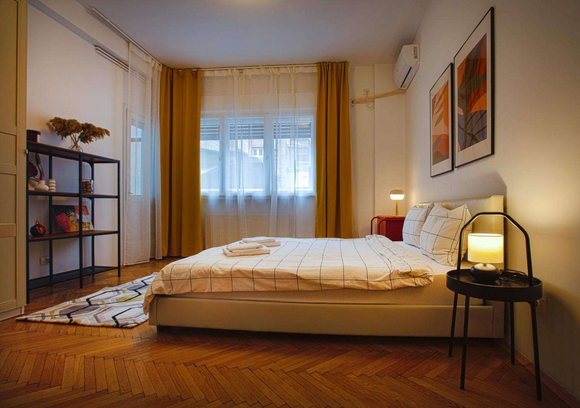 Ultracentral Hong Kong 3 Bdrm Apartment บูคาเรสต์ ภายนอก รูปภาพ